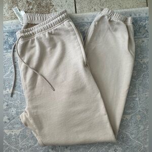 Alo Chill Jogger in Bone